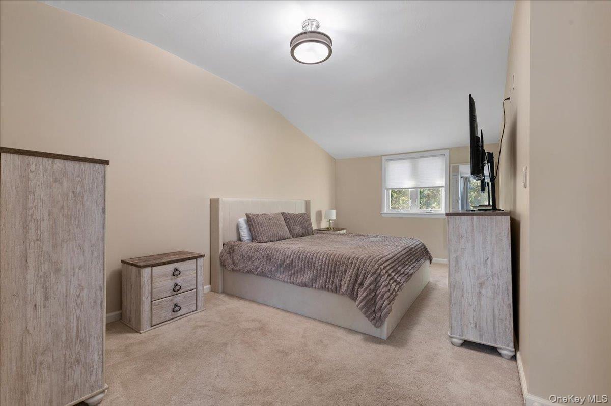 30 Bunny Lane, East Setauket, NY 11733