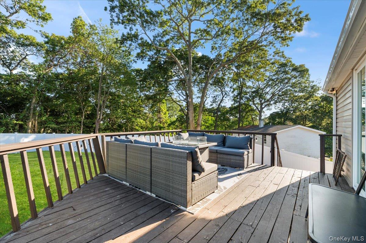 30 Bunny Lane, East Setauket, NY 11733