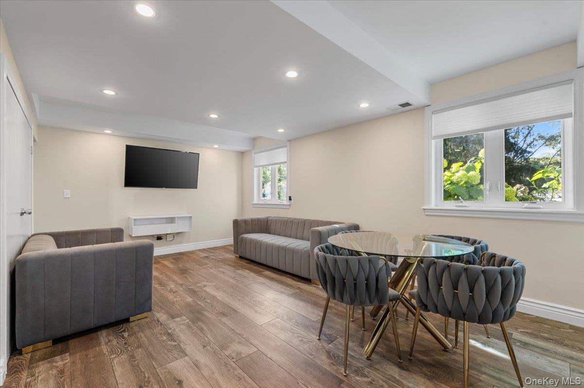 30 Bunny Lane, East Setauket, NY 11733