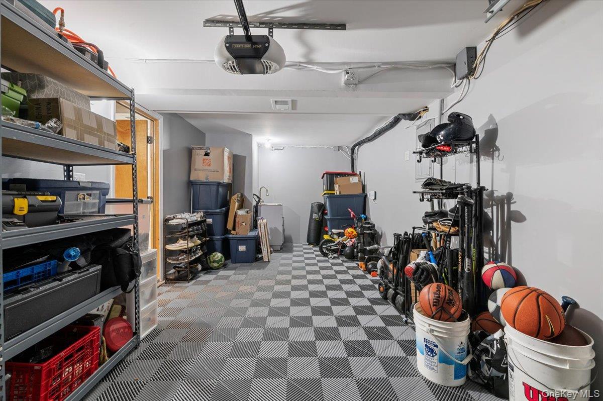 30 Bunny Lane, East Setauket, NY 11733