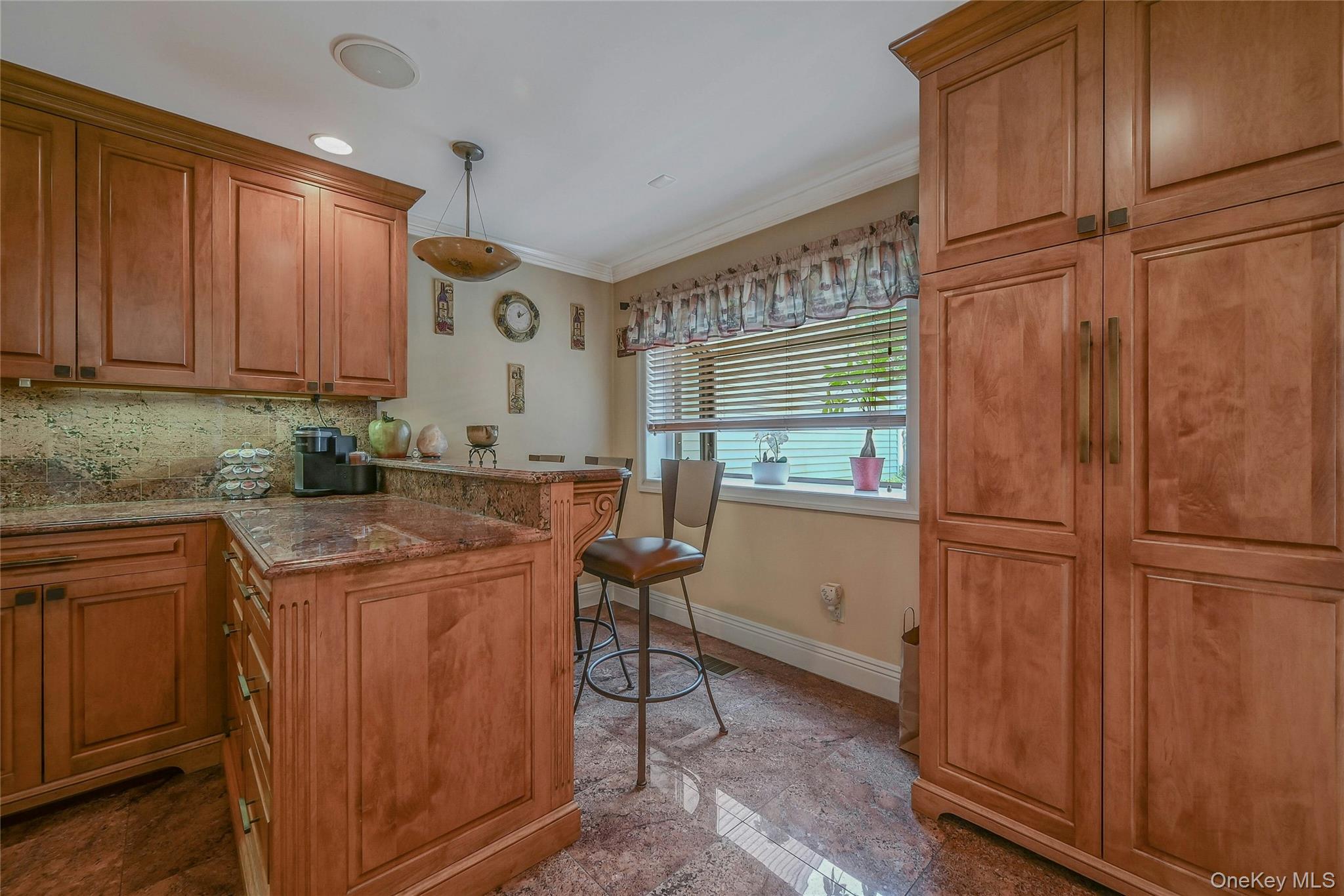 86 Chestnut Lane, Woodbury, NY 11797