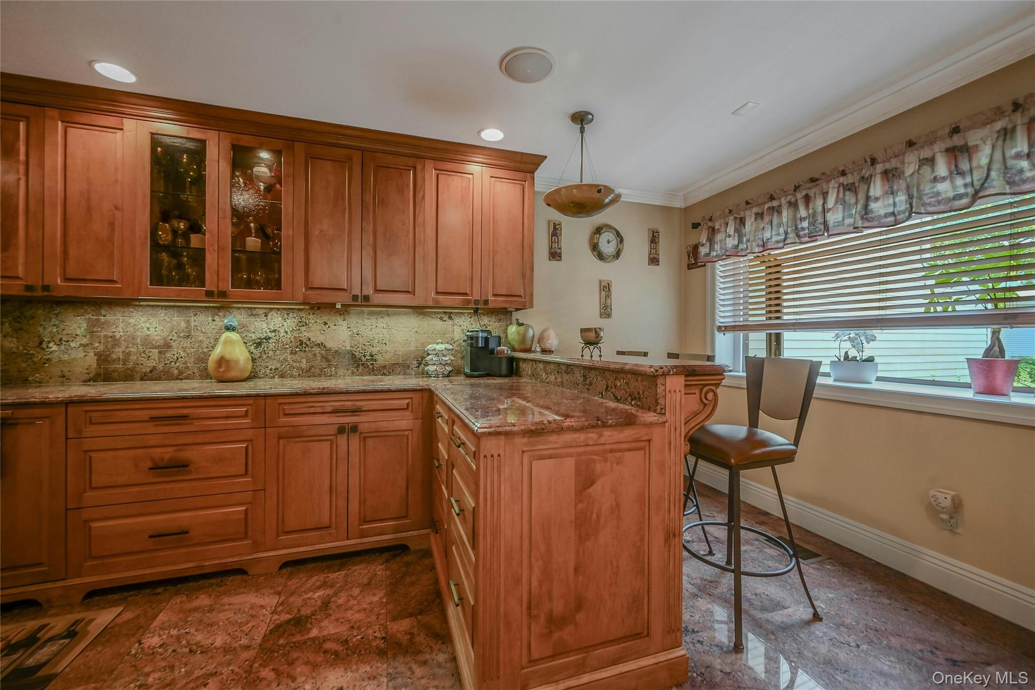 86 Chestnut Lane, Woodbury, NY 11797