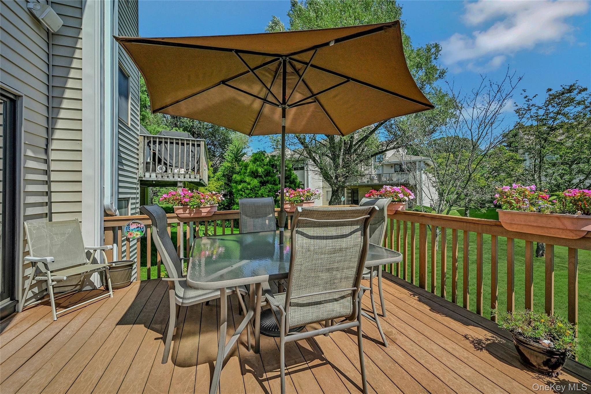 86 Chestnut Lane, Woodbury, NY 11797