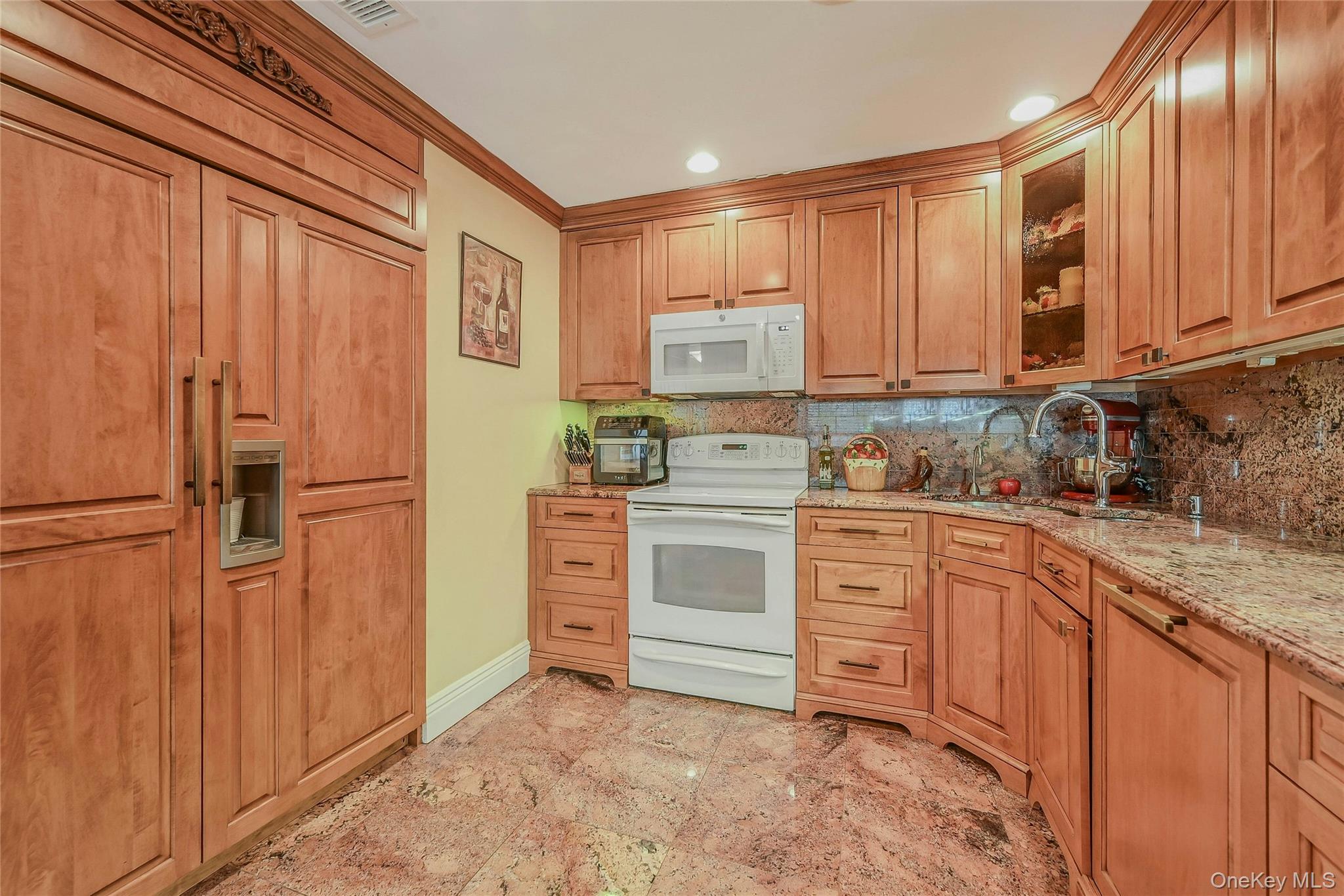 86 Chestnut Lane, Woodbury, NY 11797