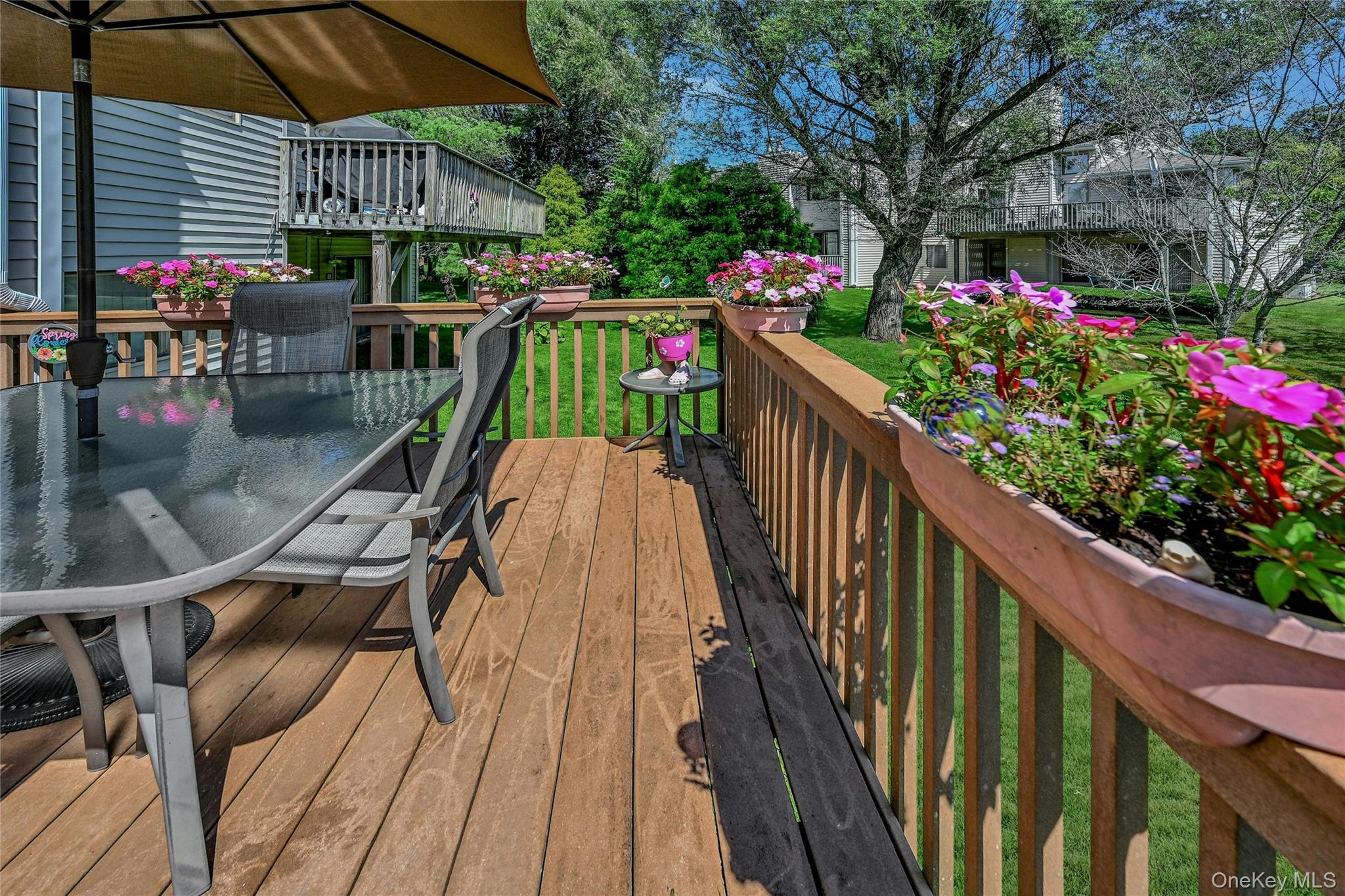 86 Chestnut Lane, Woodbury, NY 11797