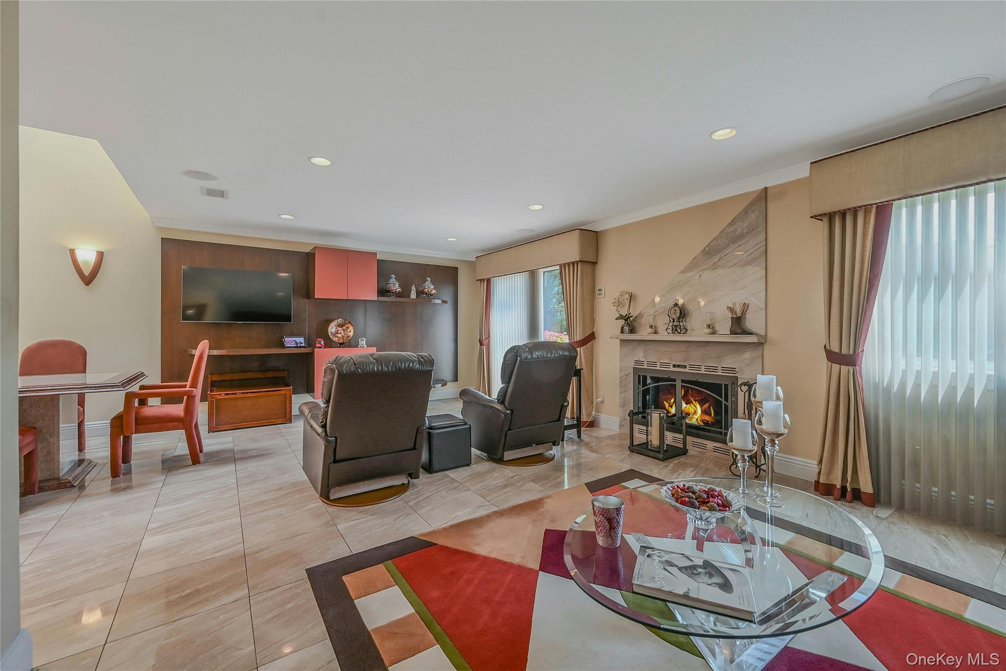 86 Chestnut Lane, Woodbury, NY 11797