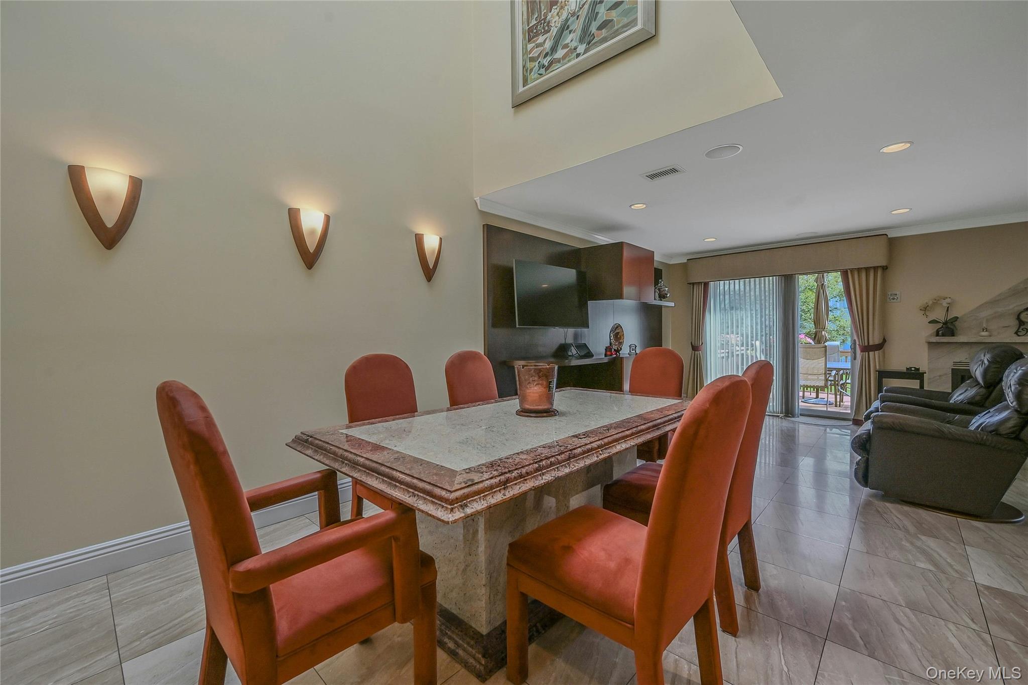 86 Chestnut Lane, Woodbury, NY 11797