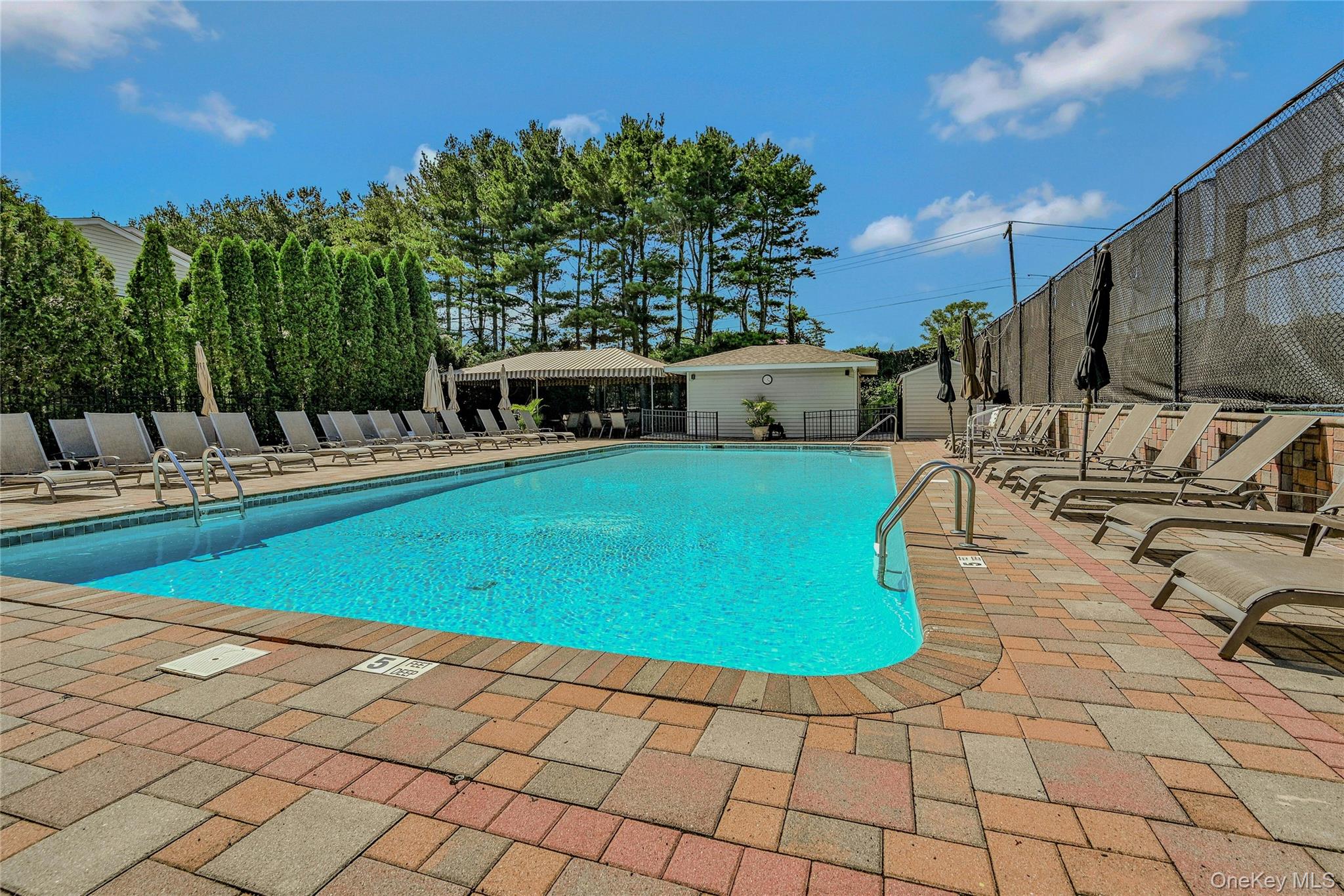 86 Chestnut Lane, Woodbury, NY 11797