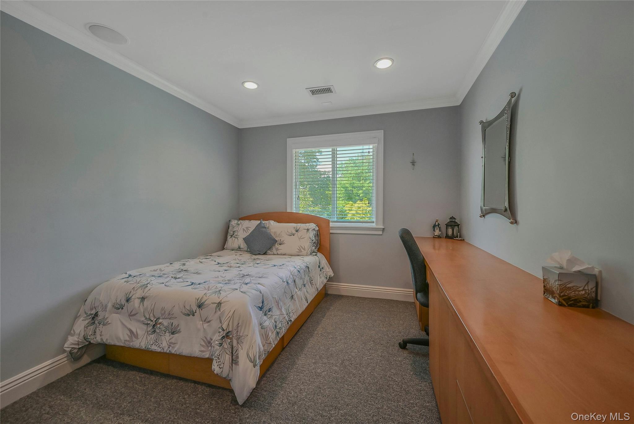 86 Chestnut Lane, Woodbury, NY 11797