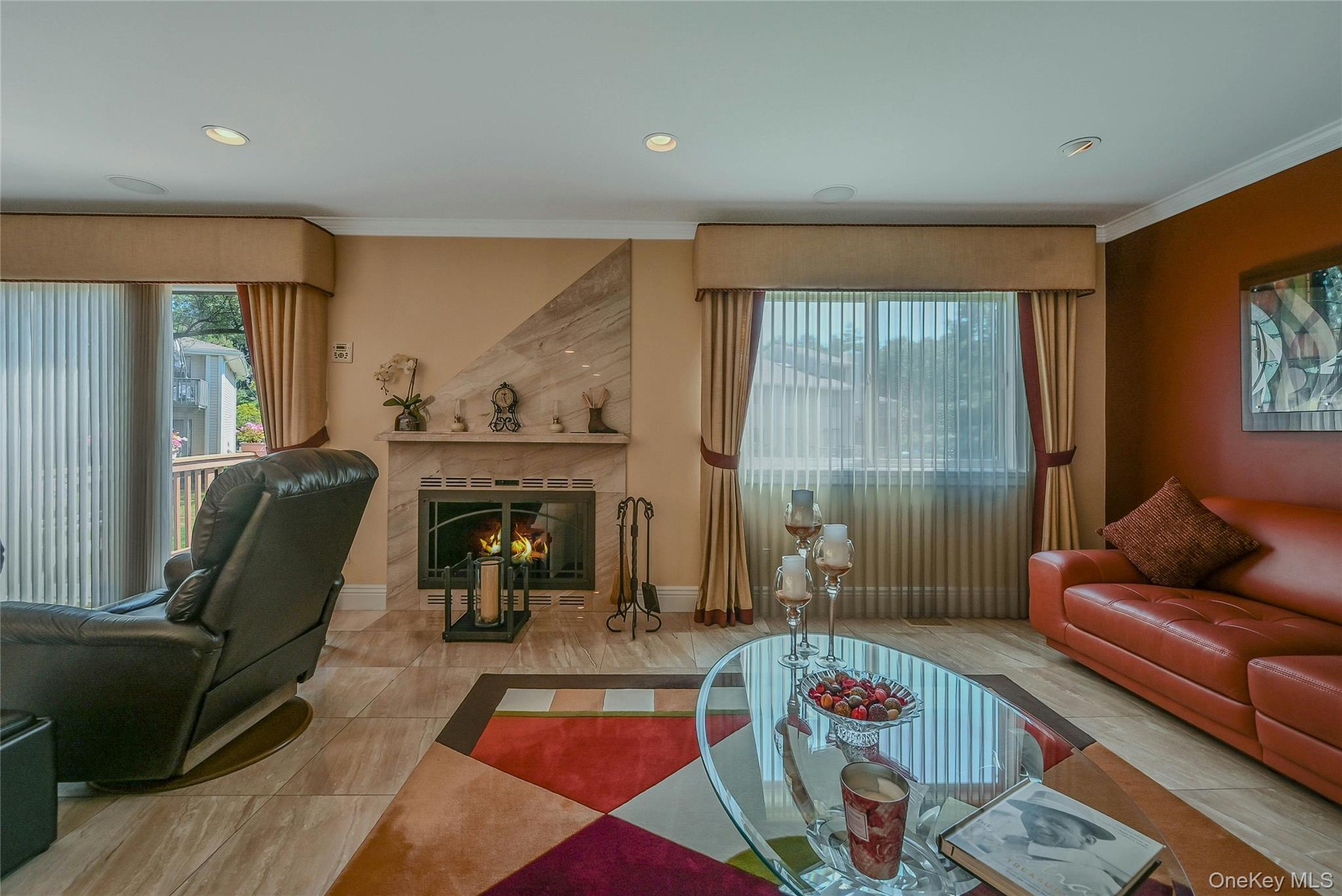 86 Chestnut Lane, Woodbury, NY 11797