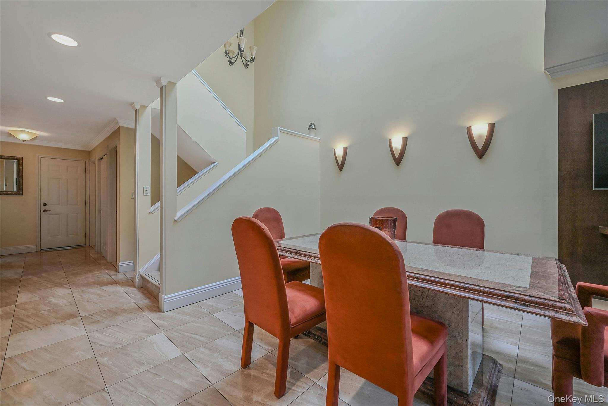 86 Chestnut Lane, Woodbury, NY 11797