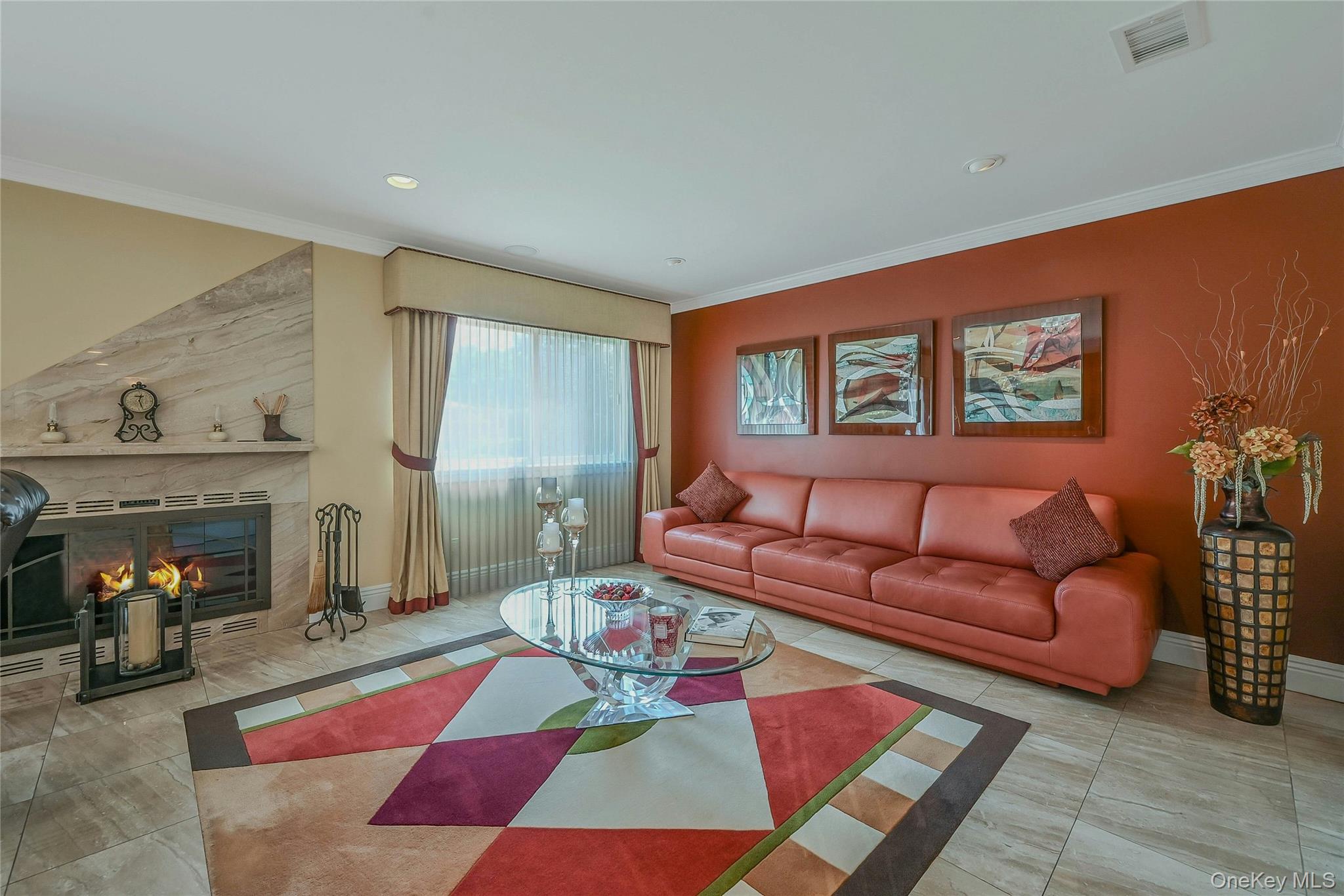 86 Chestnut Lane, Woodbury, NY 11797