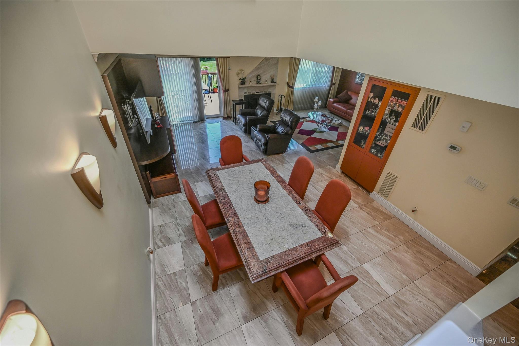 86 Chestnut Lane, Woodbury, NY 11797