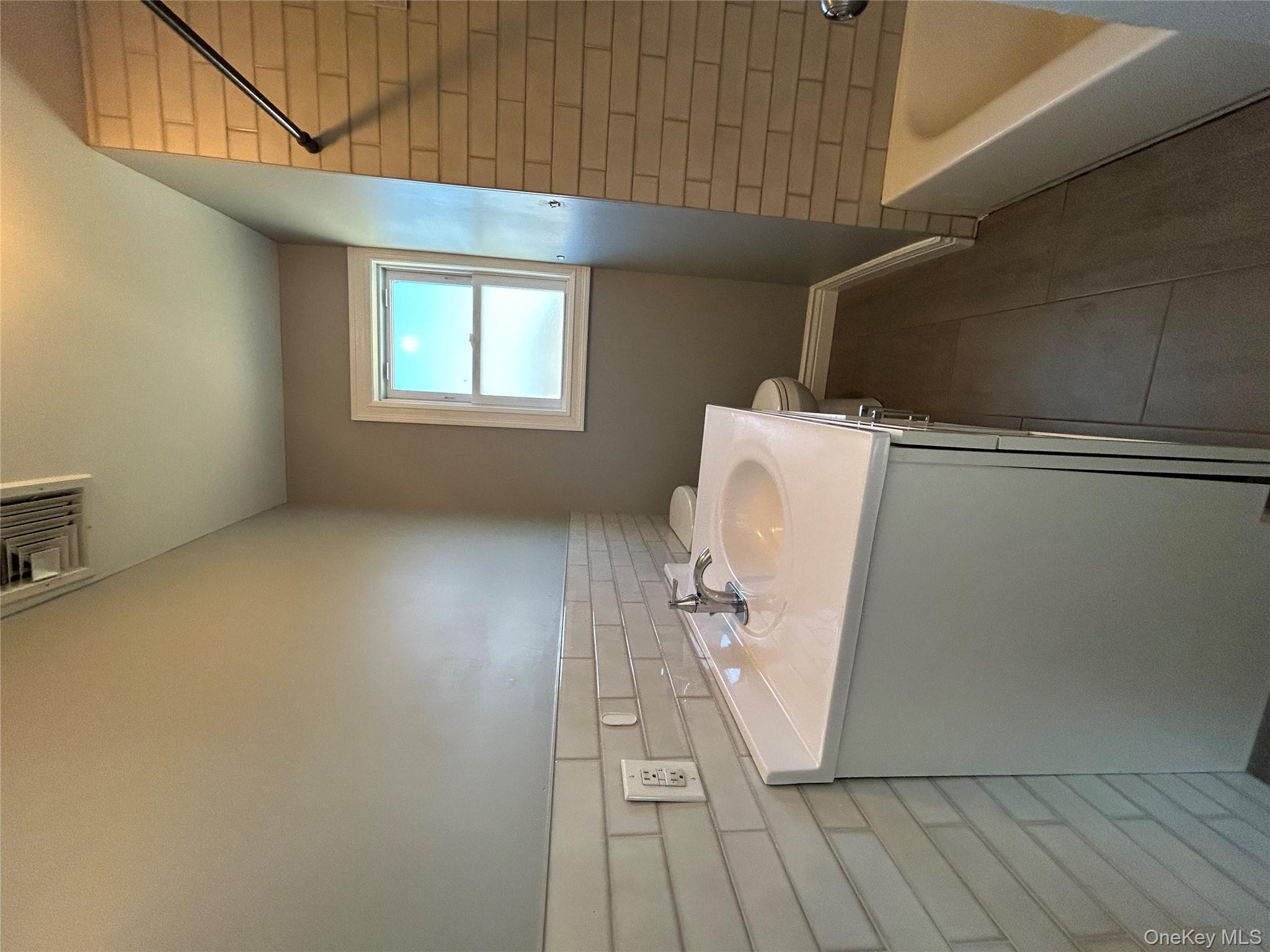 41 Chapman Place, Bay Shore, NY 11706