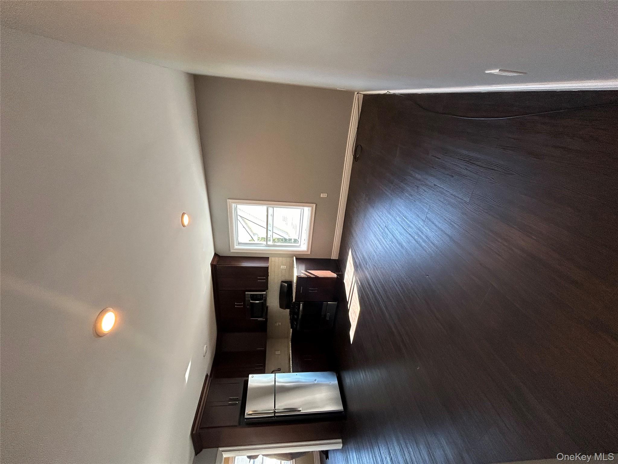 41 Chapman Place, Bay Shore, NY 11706