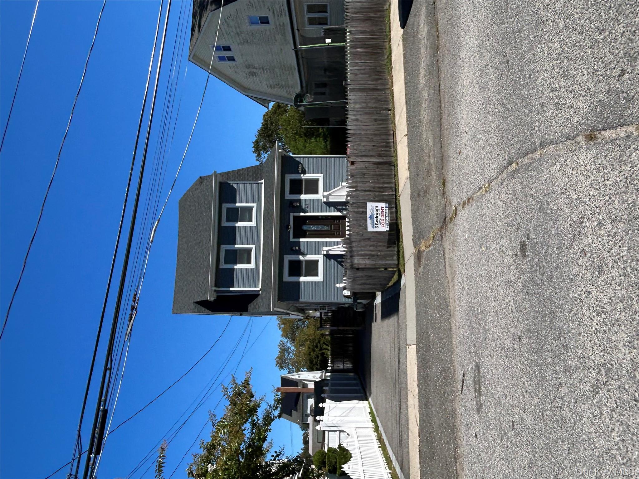 41 Chapman Place, Bay Shore, NY 11706