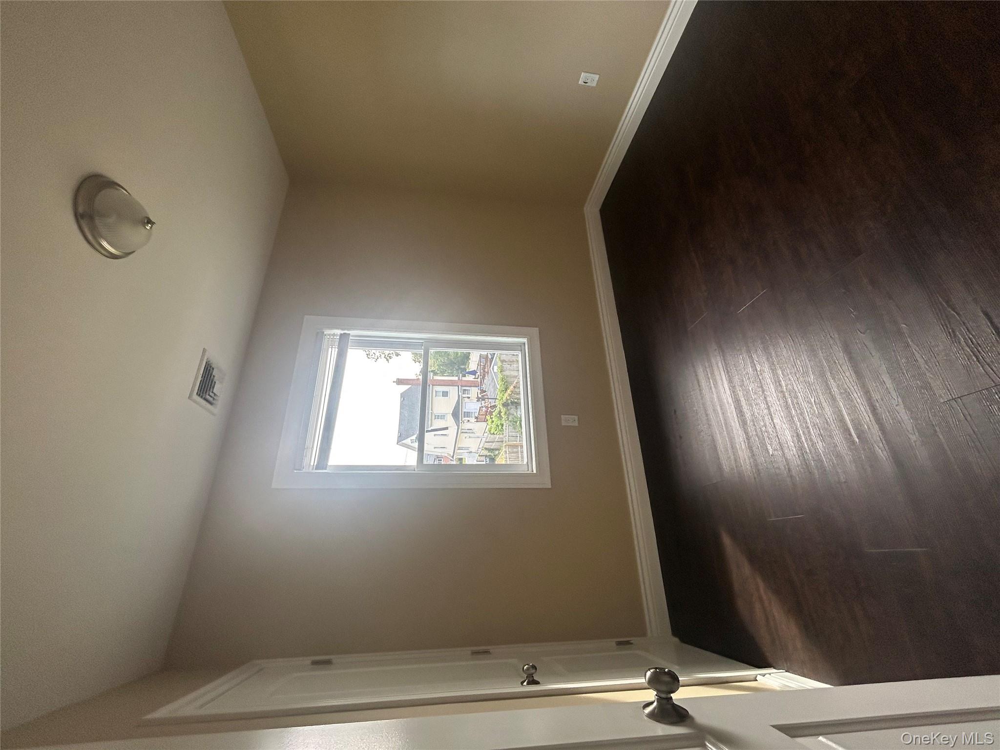 41 Chapman Place, Bay Shore, NY 11706