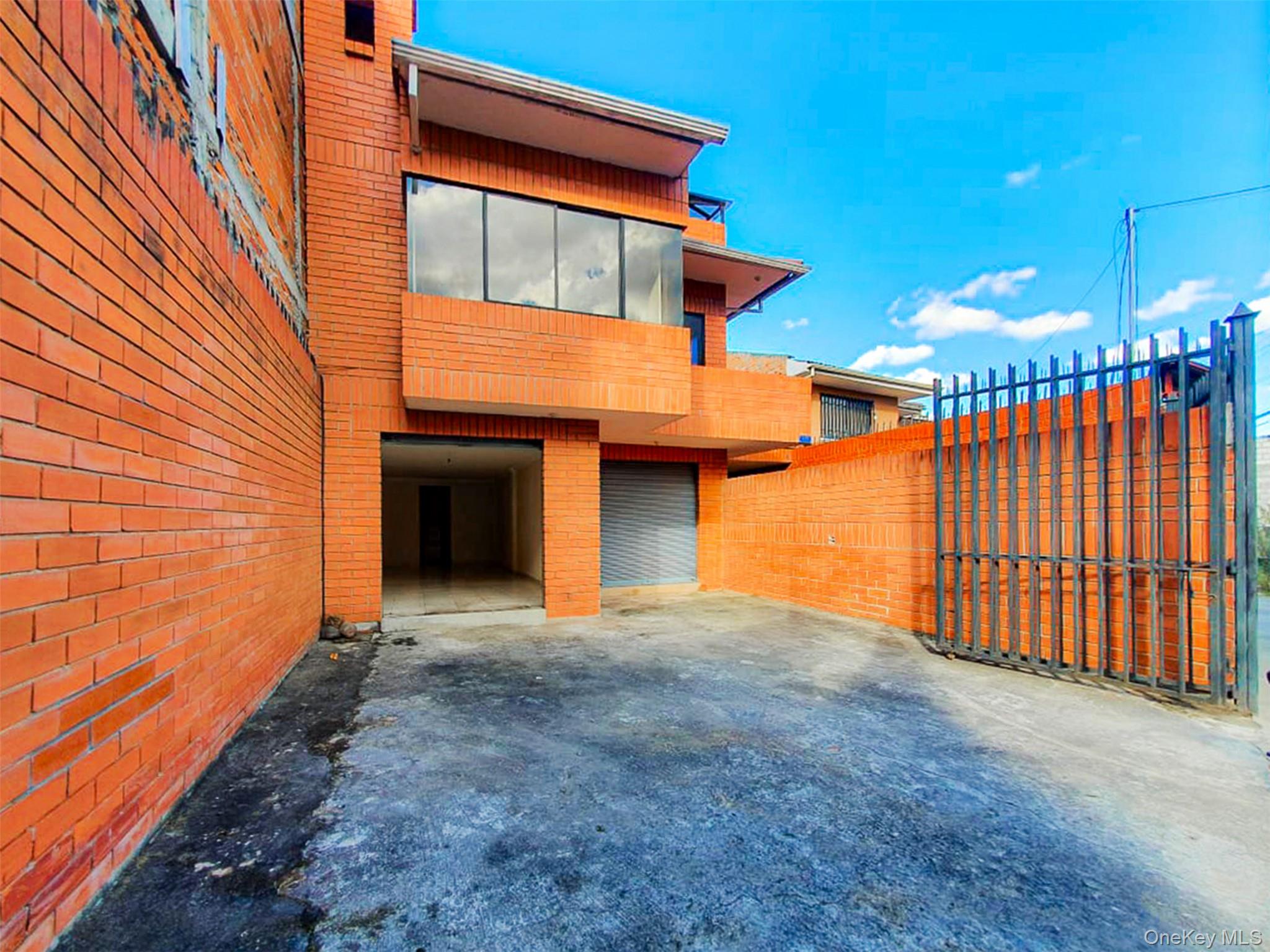 Pa. Milchichig 172/L:9 Cuenca, Ecuador, Call Listing Agent 010209