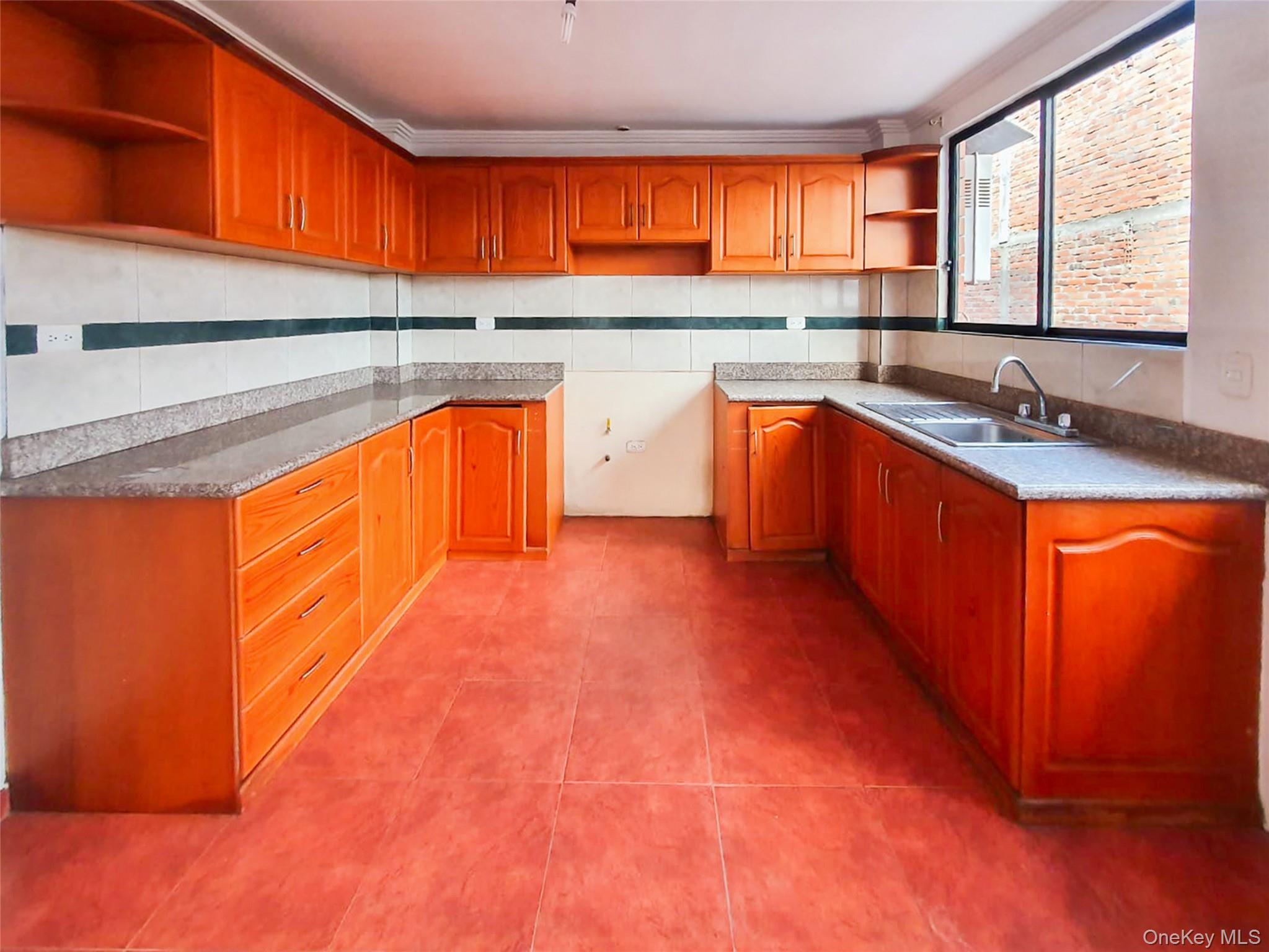 Pa. Milchichig 172/L:9 Cuenca, Ecuador, Call Listing Agent 010209