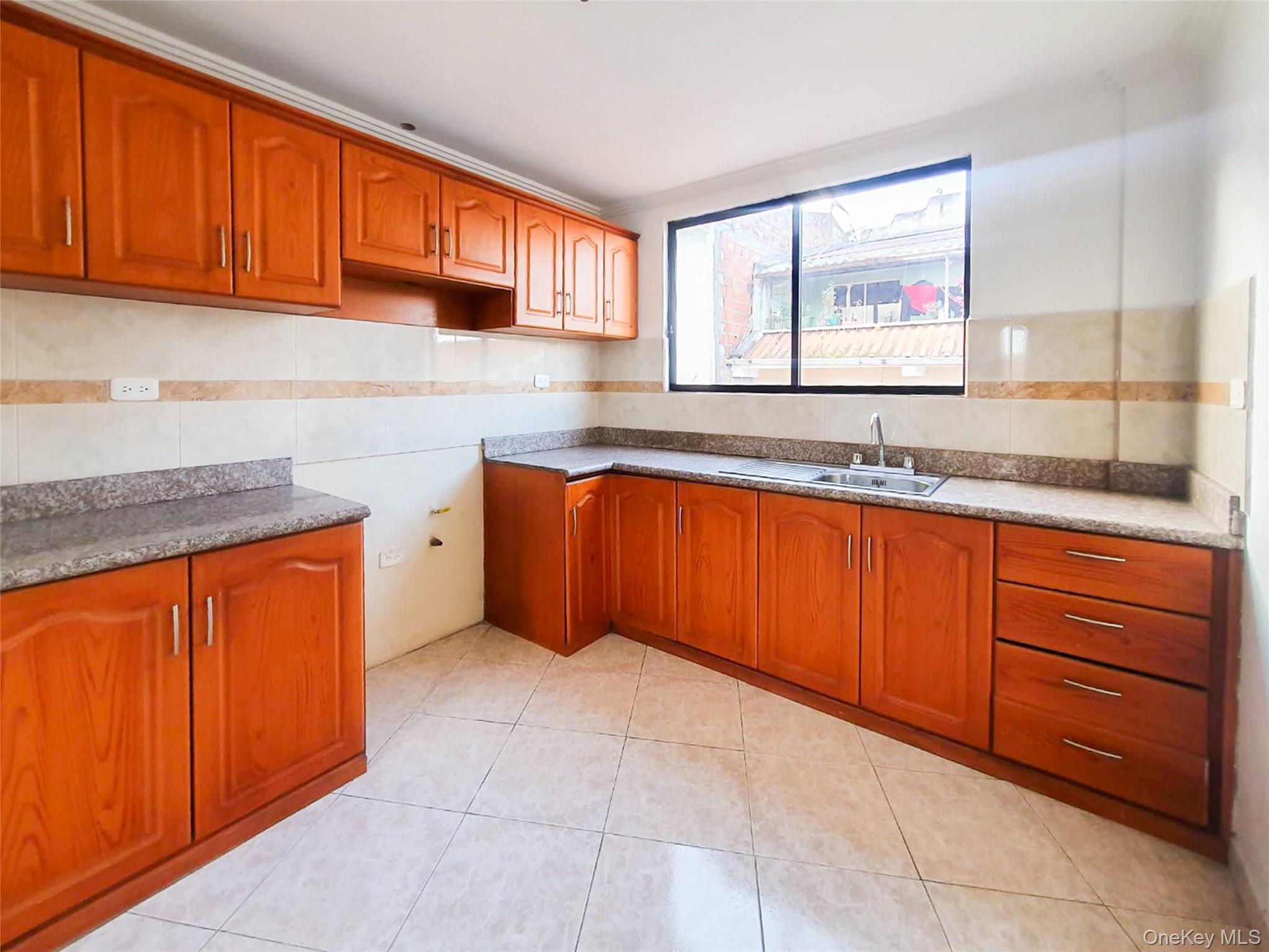 Pa. Milchichig 172/L:9 Cuenca, Ecuador, Call Listing Agent 010209