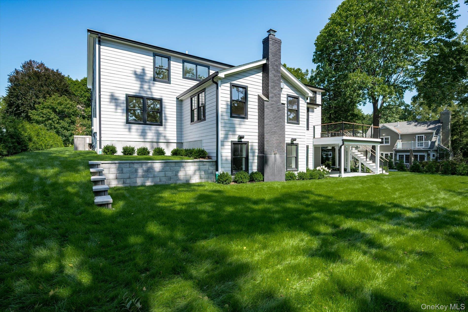 40 Hewlett Lane, Port Washington, NY 11050