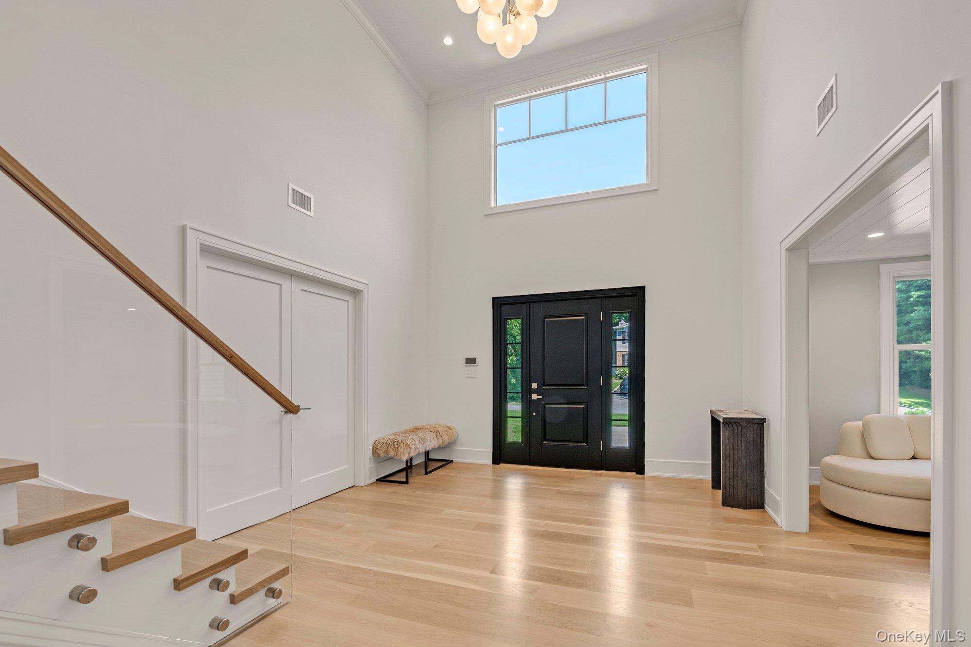 40 Hewlett Lane, Port Washington, NY 11050