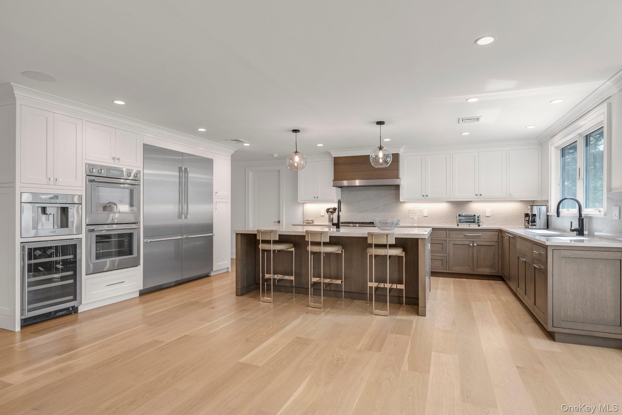 40 Hewlett Lane, Port Washington, NY 11050