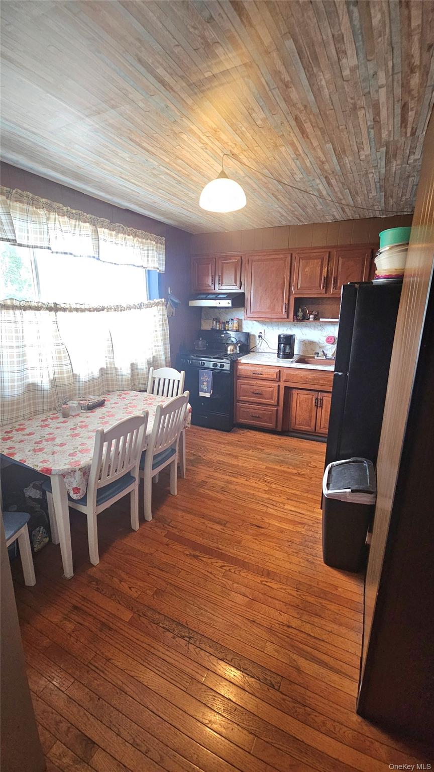 9712 110th Street, Richmond Hill, NY 11419