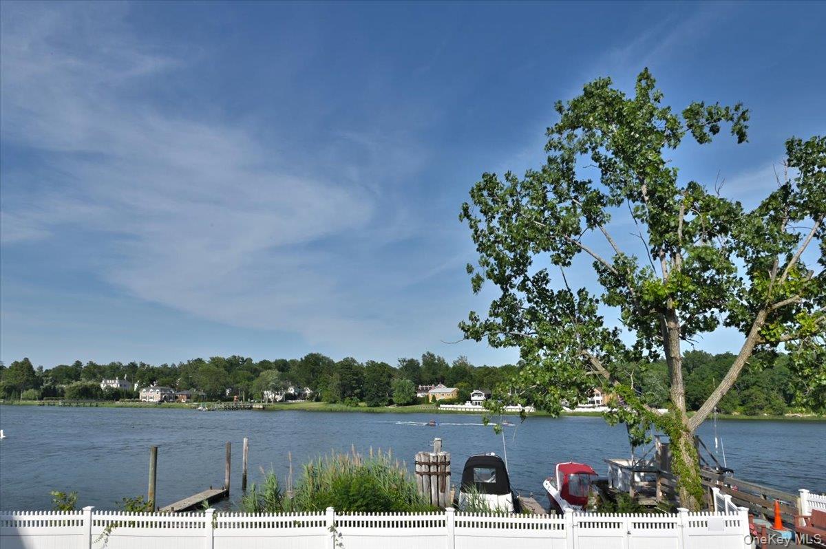 320 E Shore Road # C, Great Neck, NY 11023