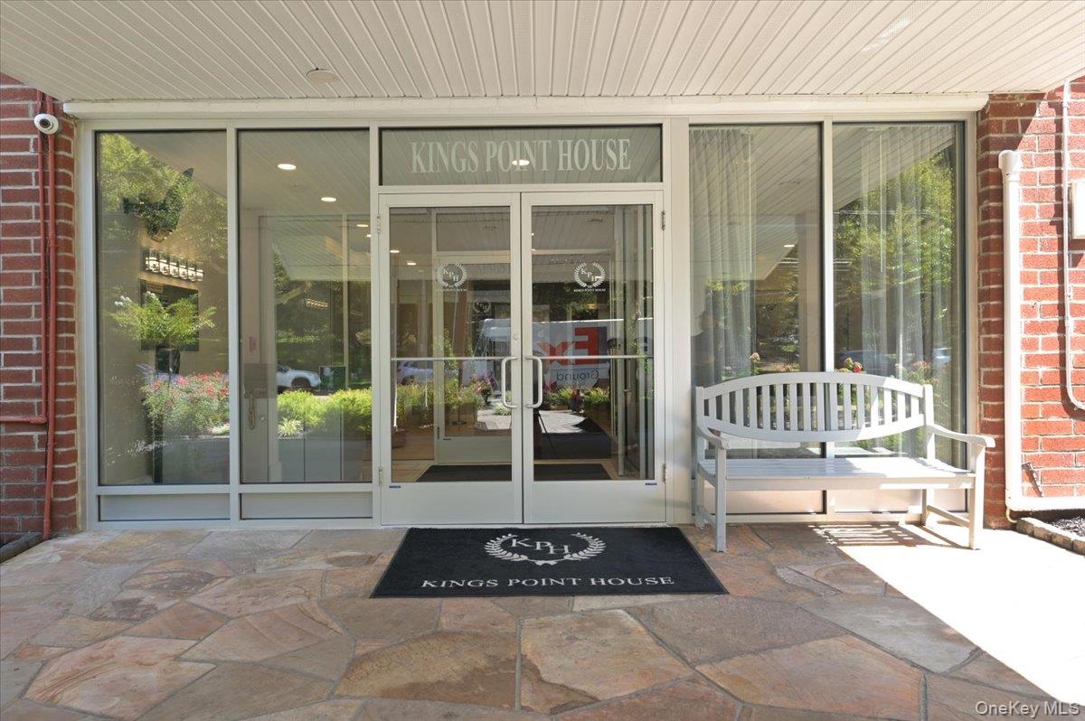 320 E Shore Road # C, Great Neck, NY 11023