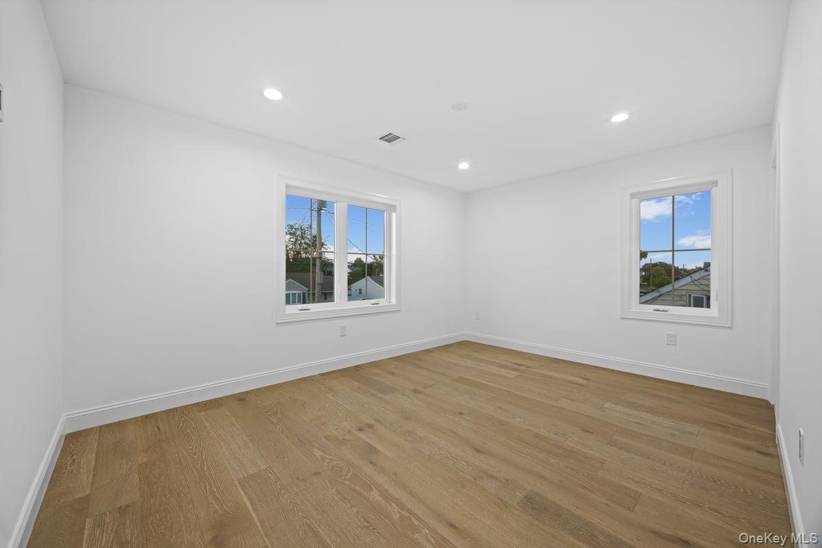 5 Relda Street, Plainview, NY 11803