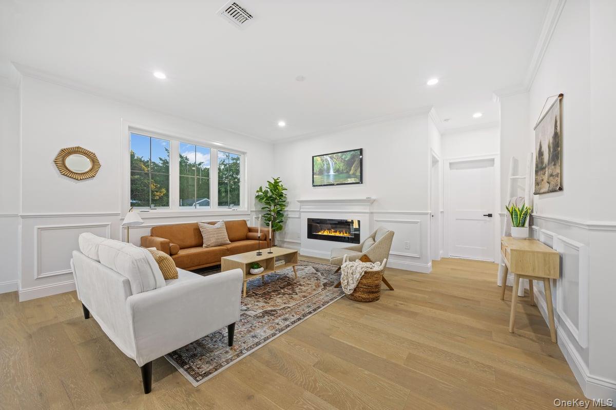 5 Relda Street, Plainview, NY 11803