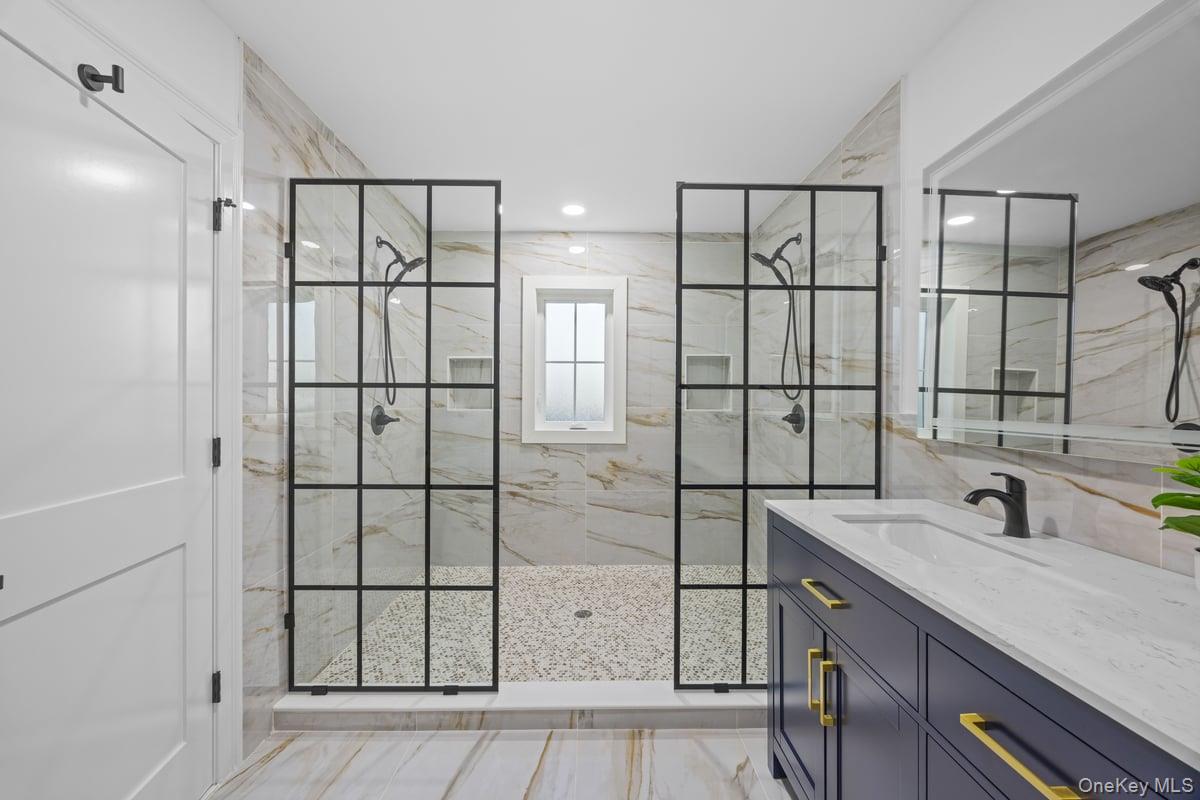 5 Relda Street, Plainview, NY 11803