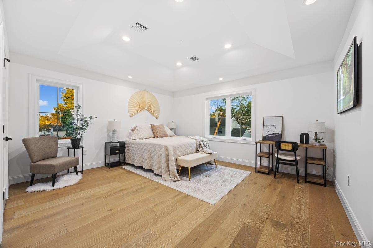 5 Relda Street, Plainview, NY 11803