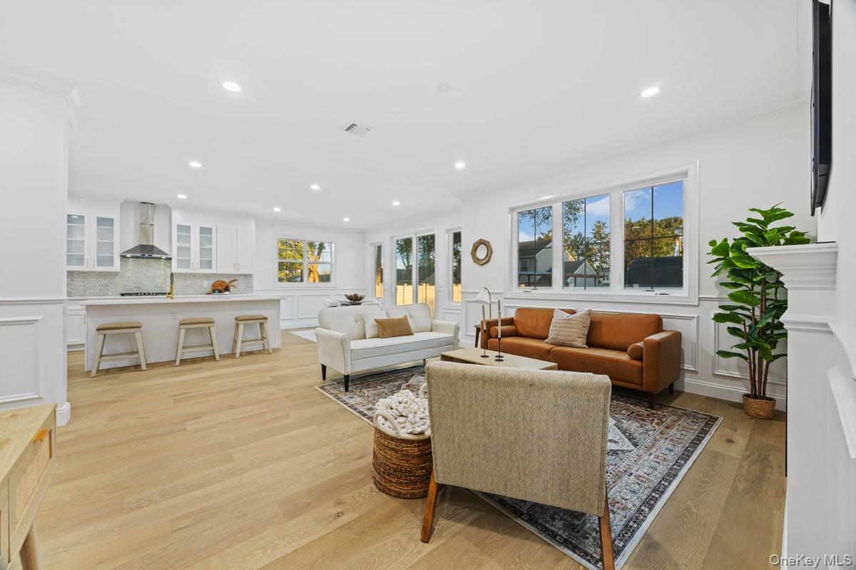 5 Relda Street, Plainview, NY 11803