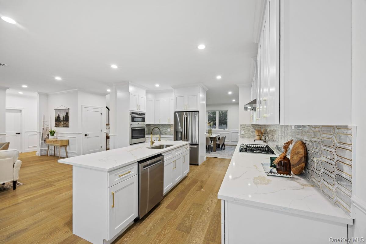 5 Relda Street, Plainview, NY 11803