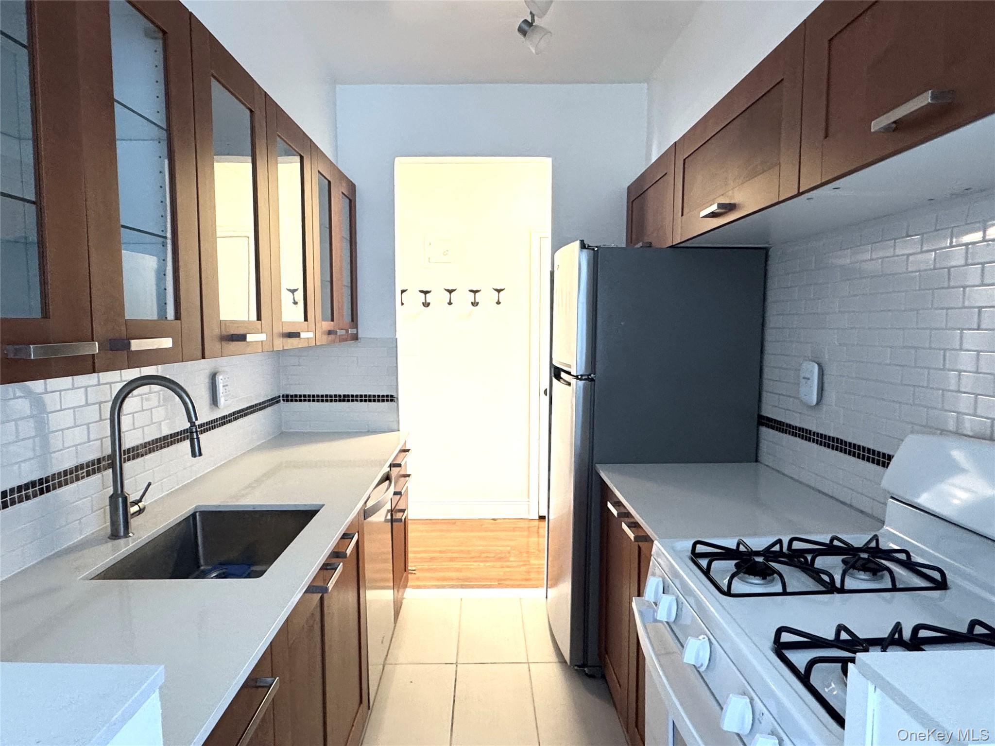 121-16 Ocean Promenade # 4L, Rockaway Park, NY 11694