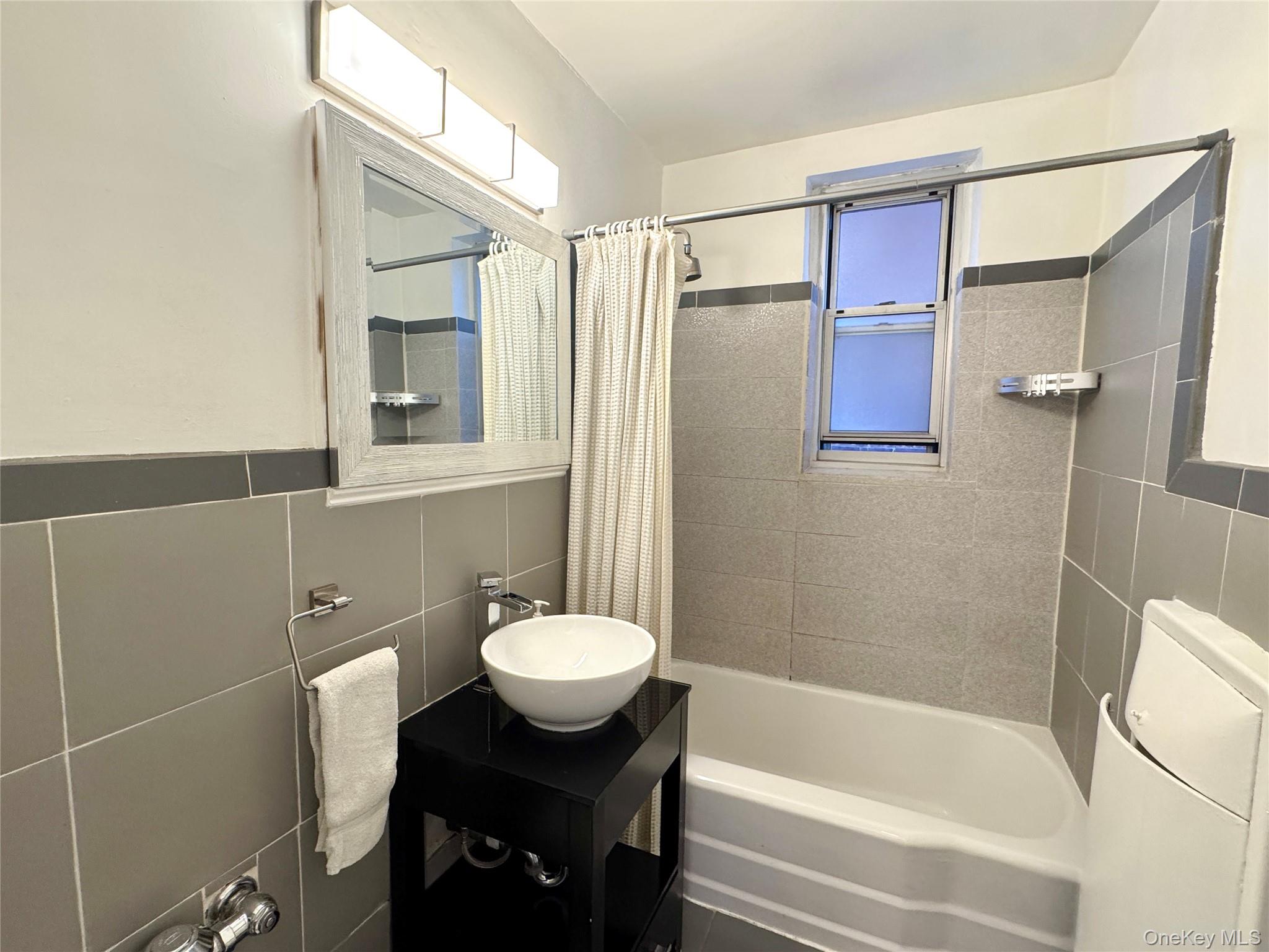 121-16 Ocean Promenade # 4L, Rockaway Park, NY 11694