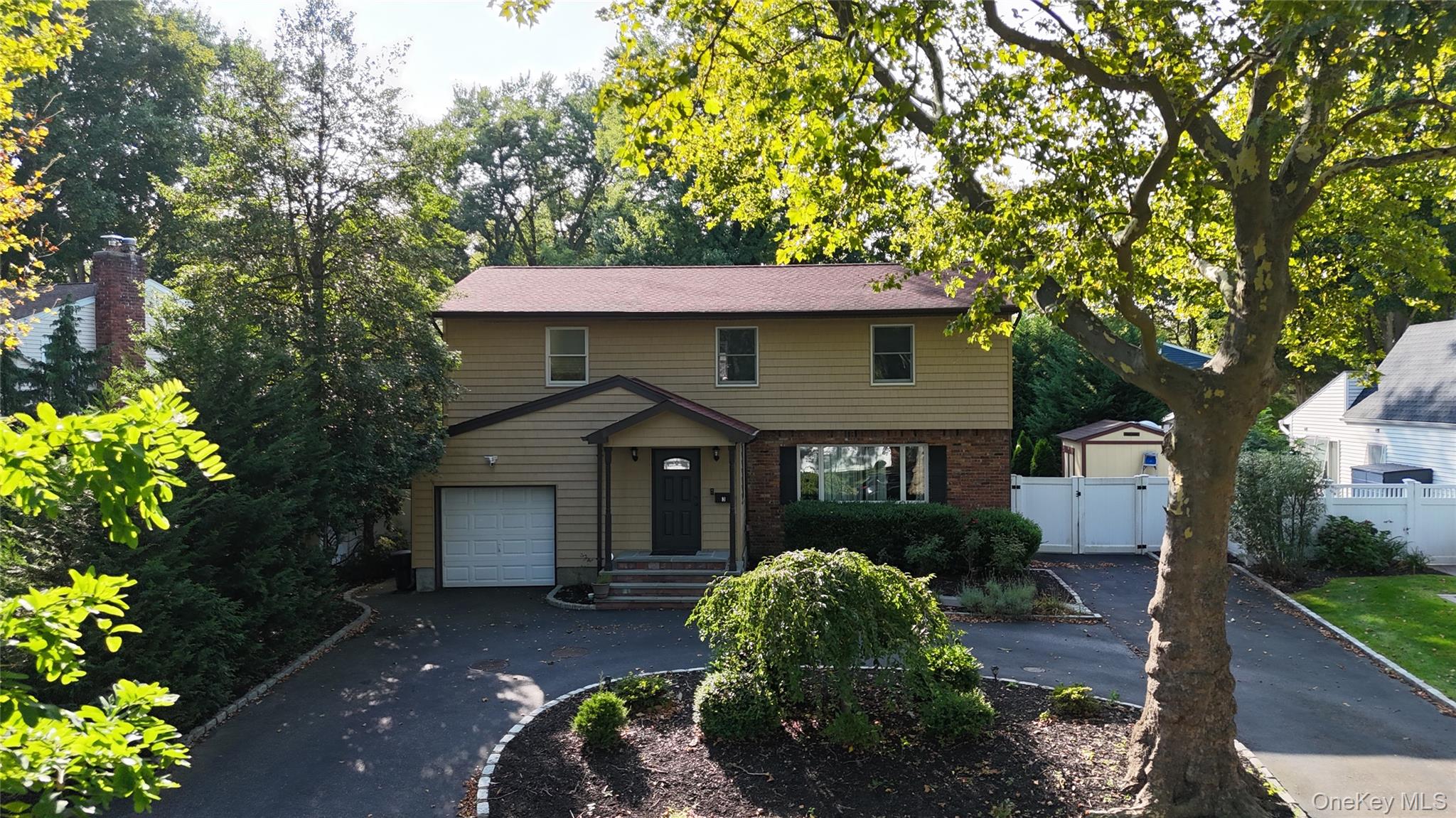 3 Earl Road, Melville, NY 11747