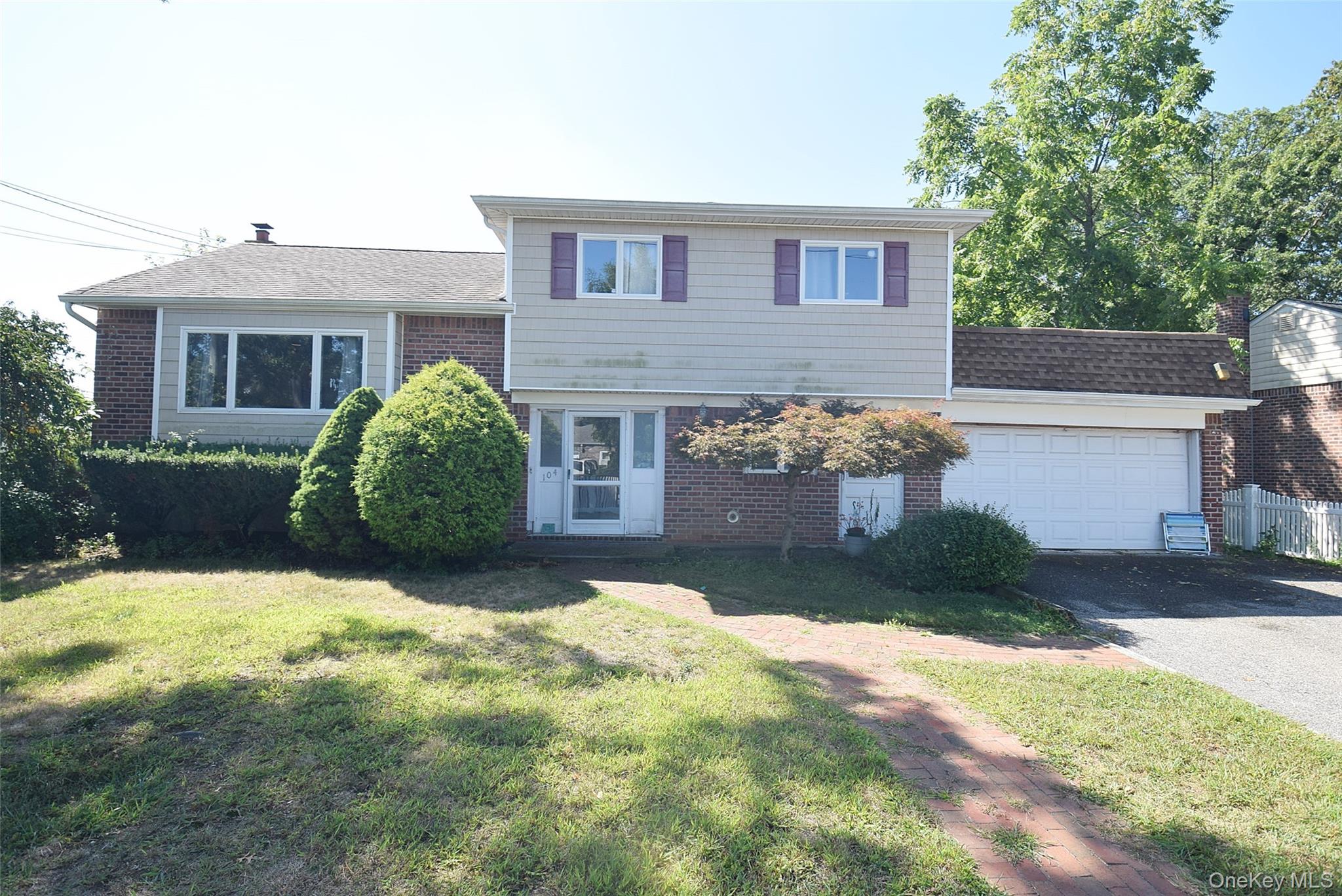 104 Woods Road, North Babylon, NY 11703