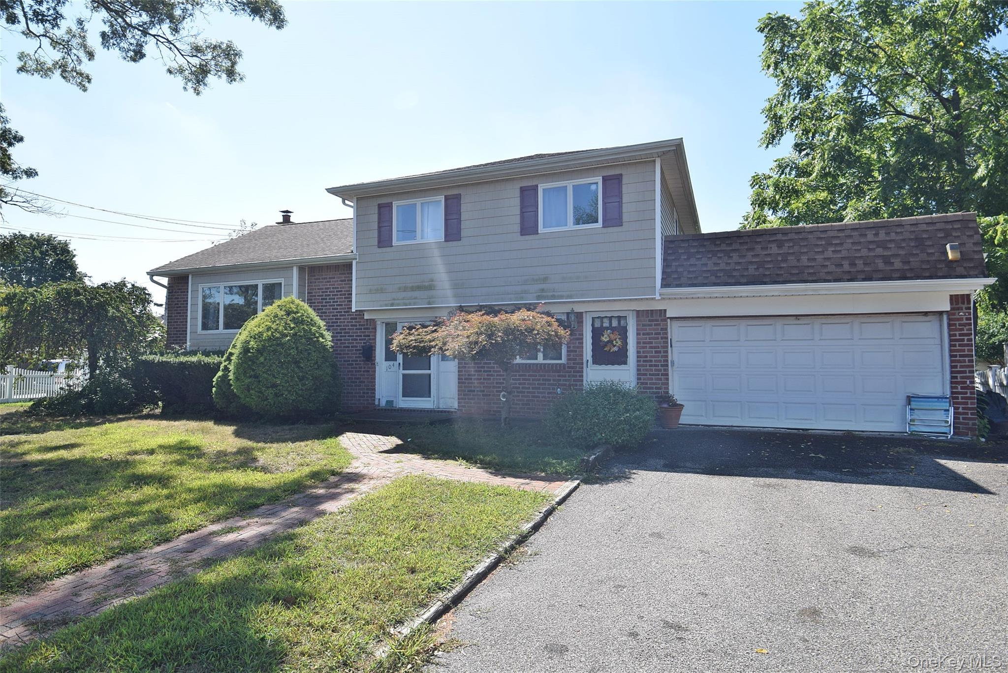 104 Woods Road, North Babylon, NY 11703