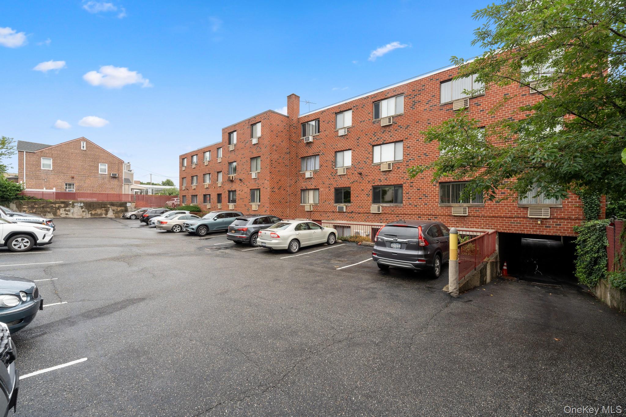 66-60 80th Street # #102, Middle Village, NY 11379