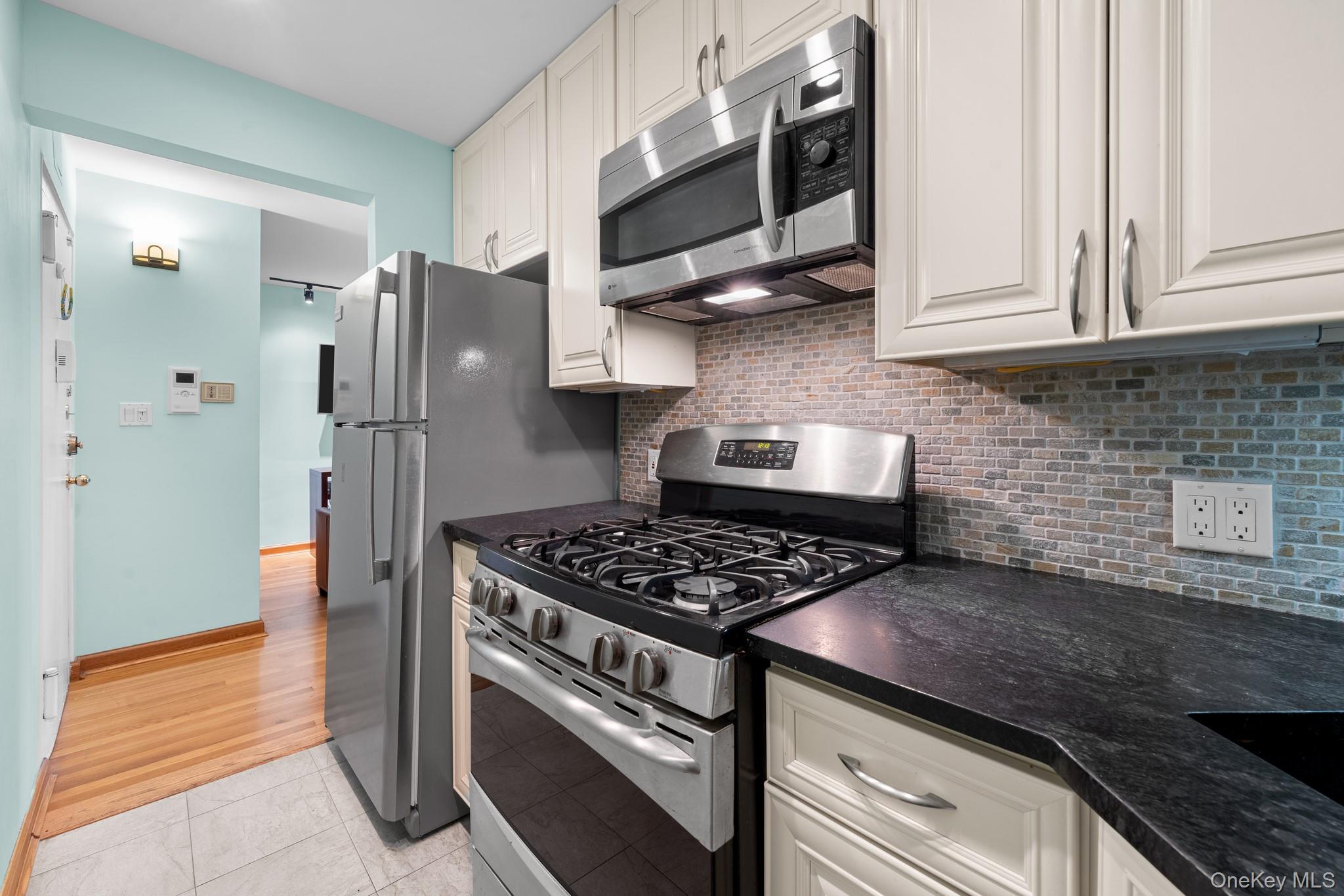 66-60 80th Street # #102, Middle Village, NY 11379