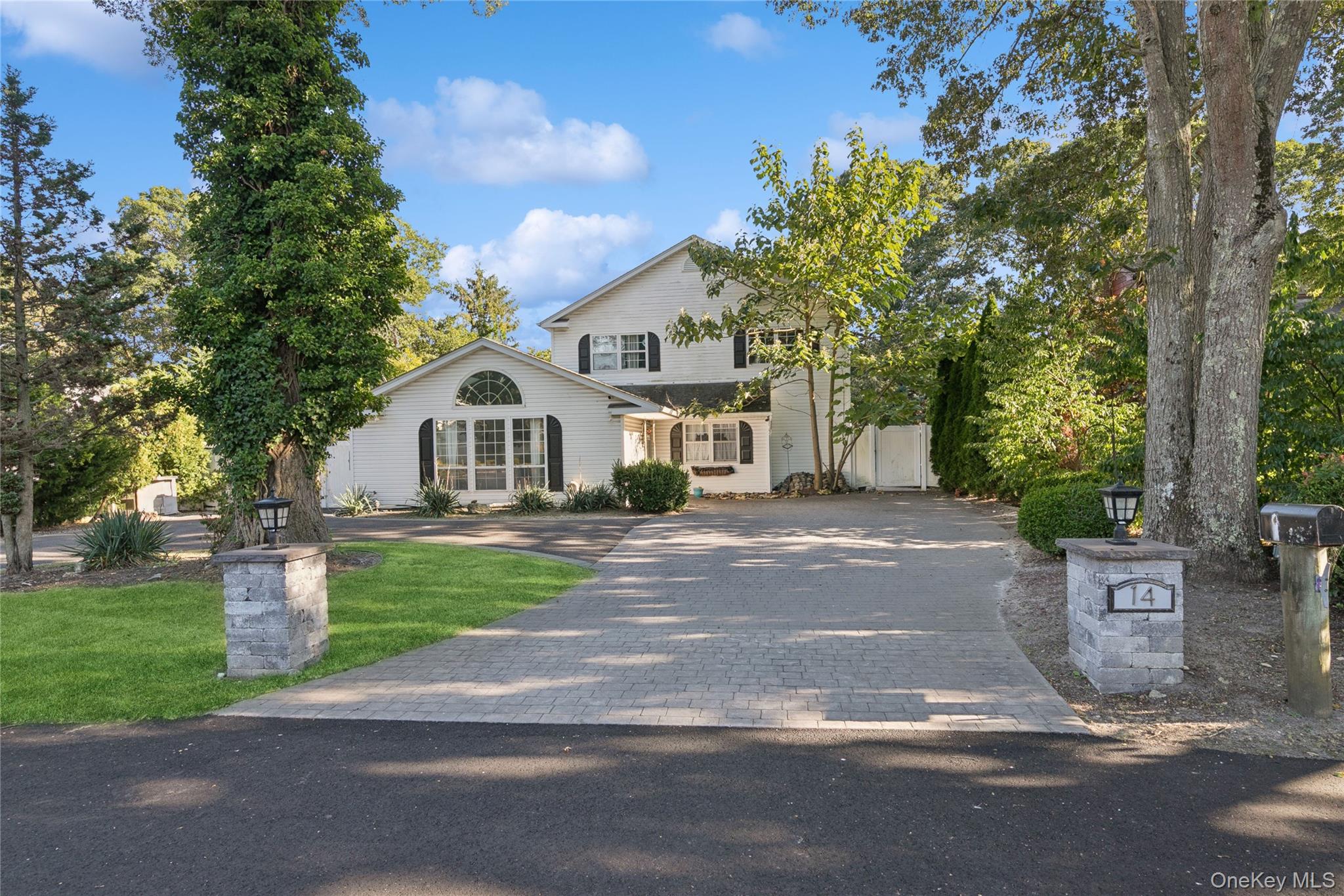 14 Arpage Drive W, Shirley, NY 11967