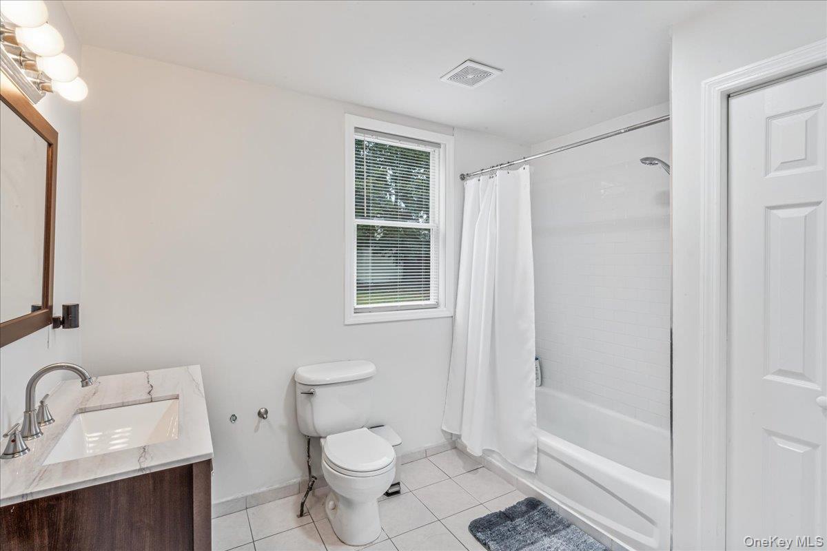 5 Sycamore Street, Centereach, NY 11720