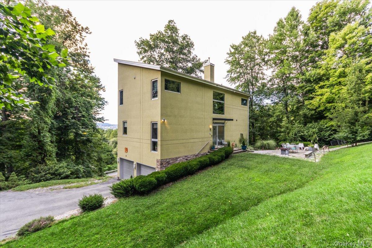 19 Melzingah Reservoir Road, Beacon, NY 12508