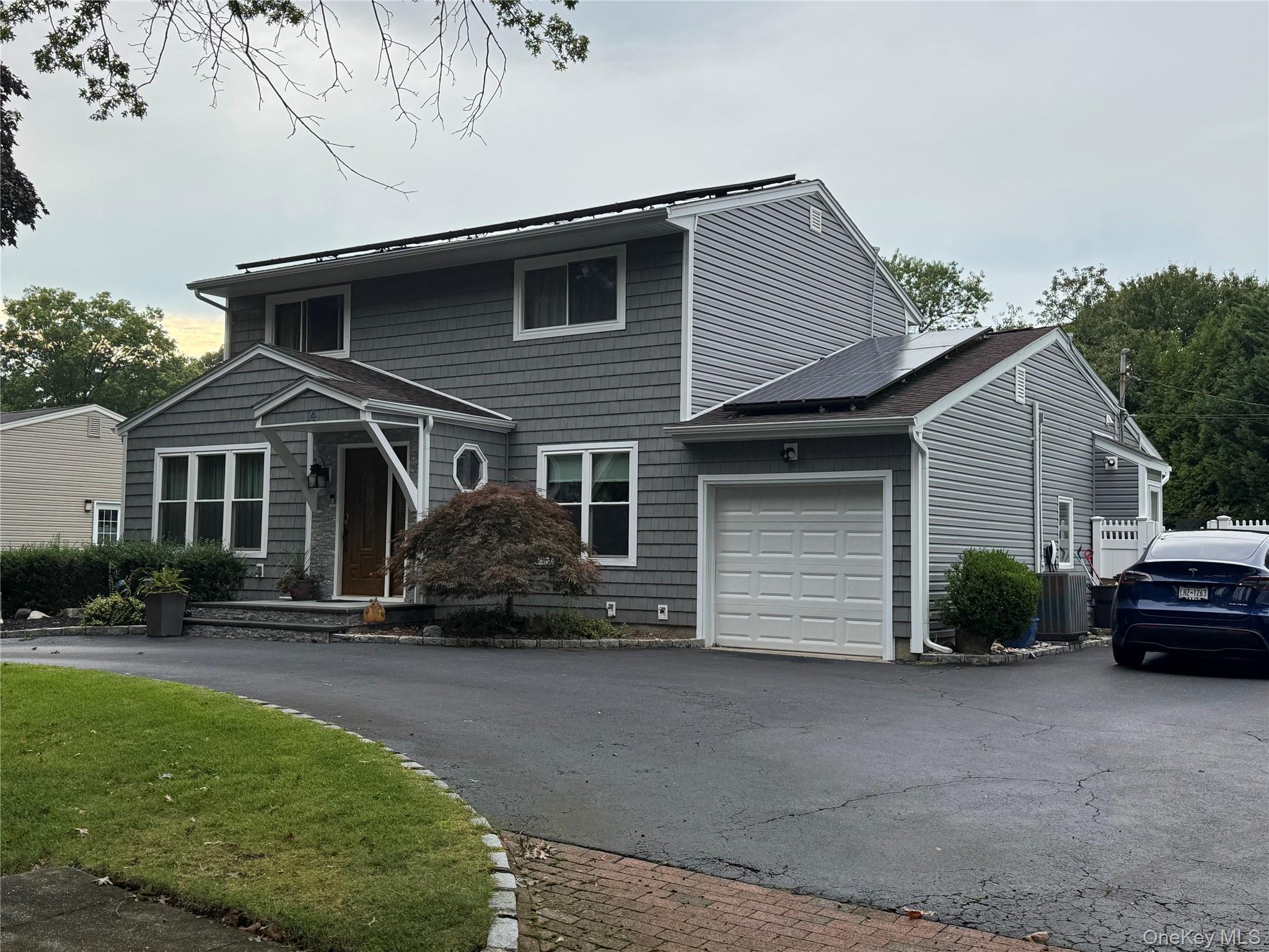 14 Kinsella Street, Dix Hills, NY 11746
