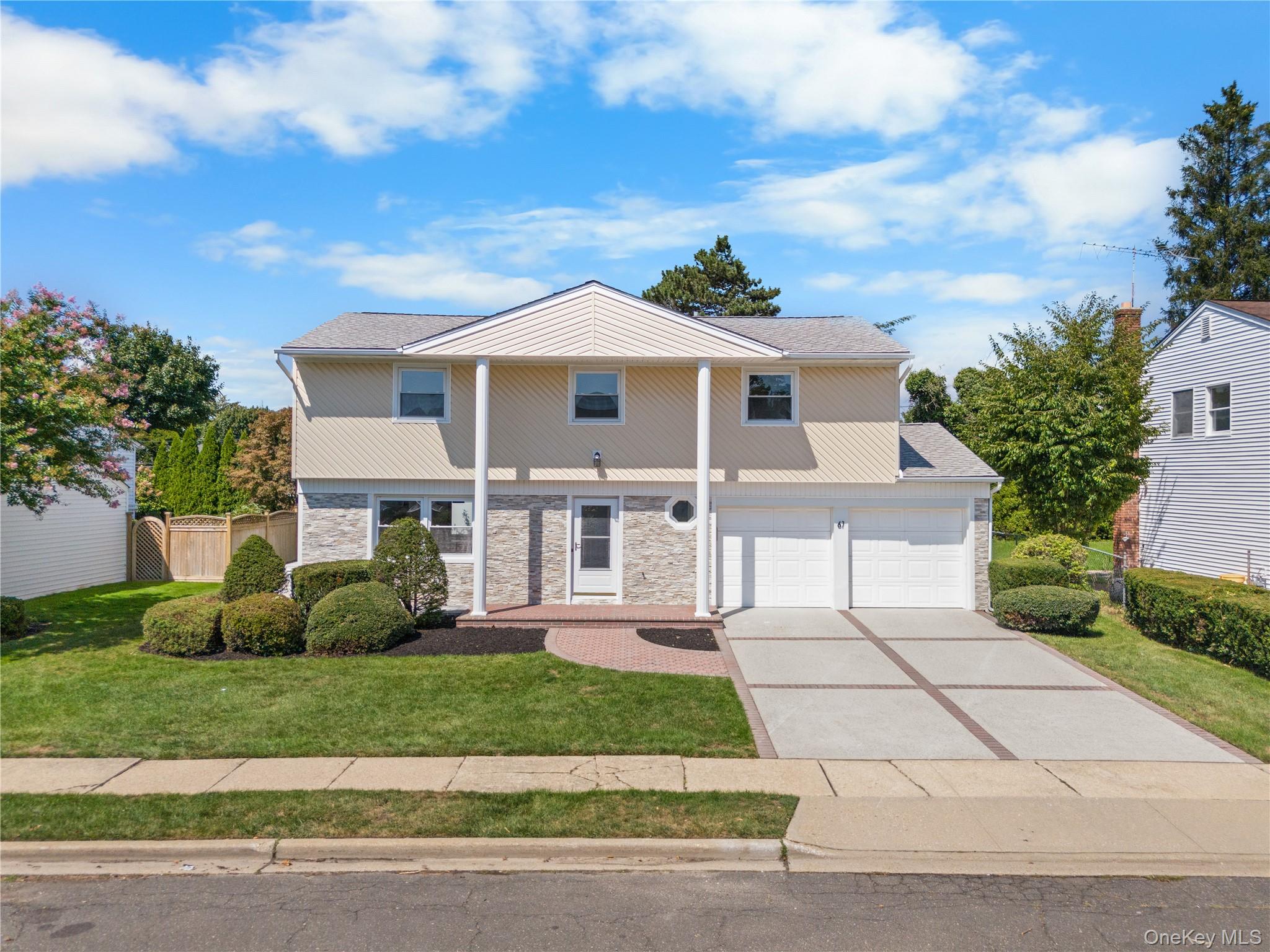 61 Bluebird Lane, Plainview, NY 11803