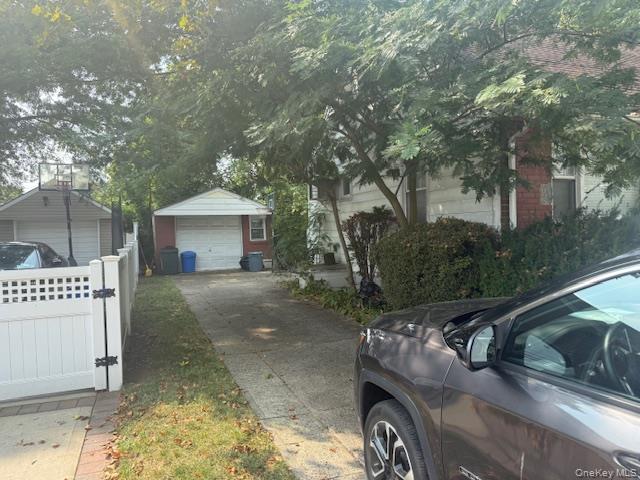 10 Downs Road, Hempstead, NY 11550