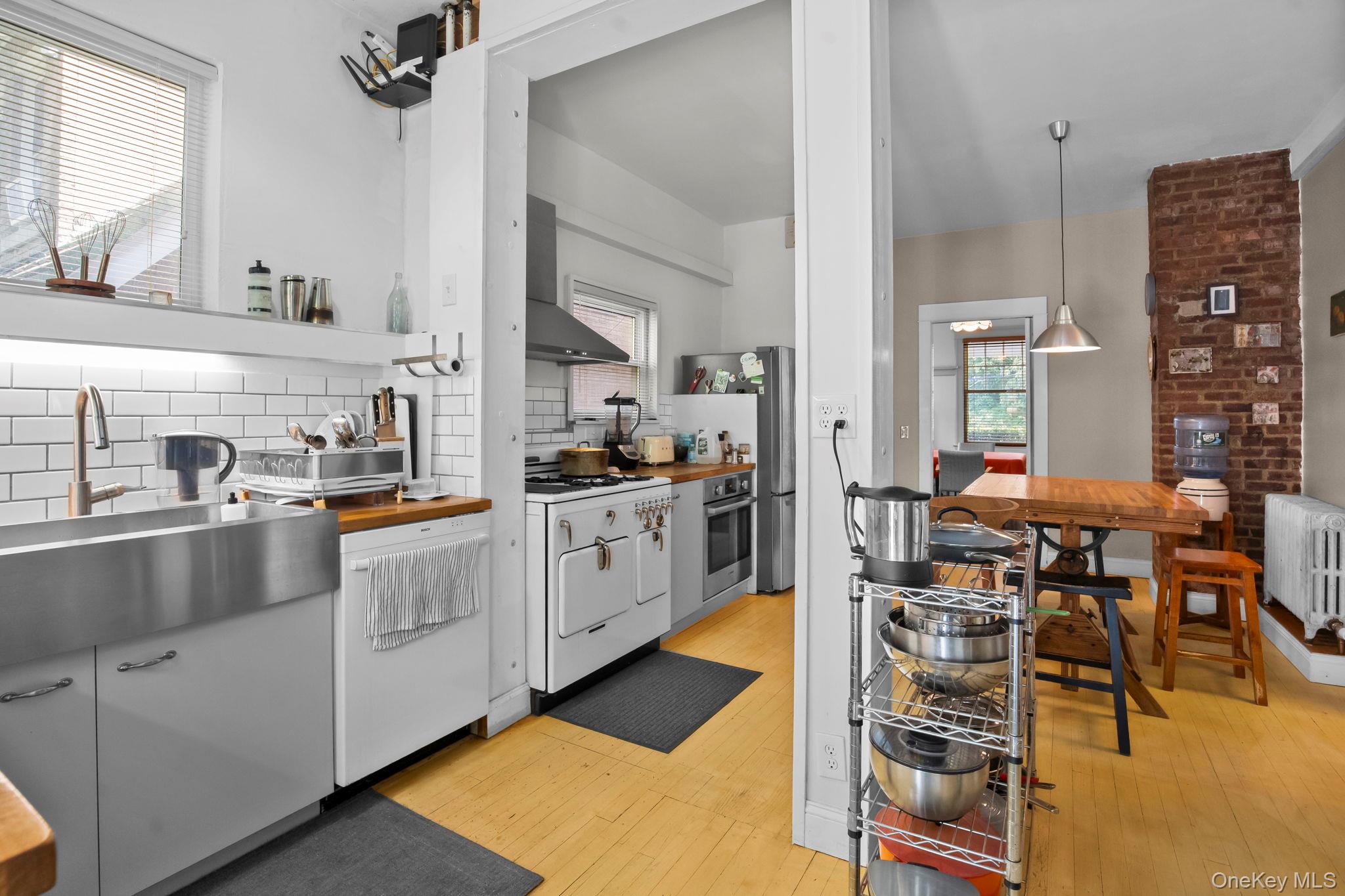 39 Bayley Avenue, Yonkers, NY 10705